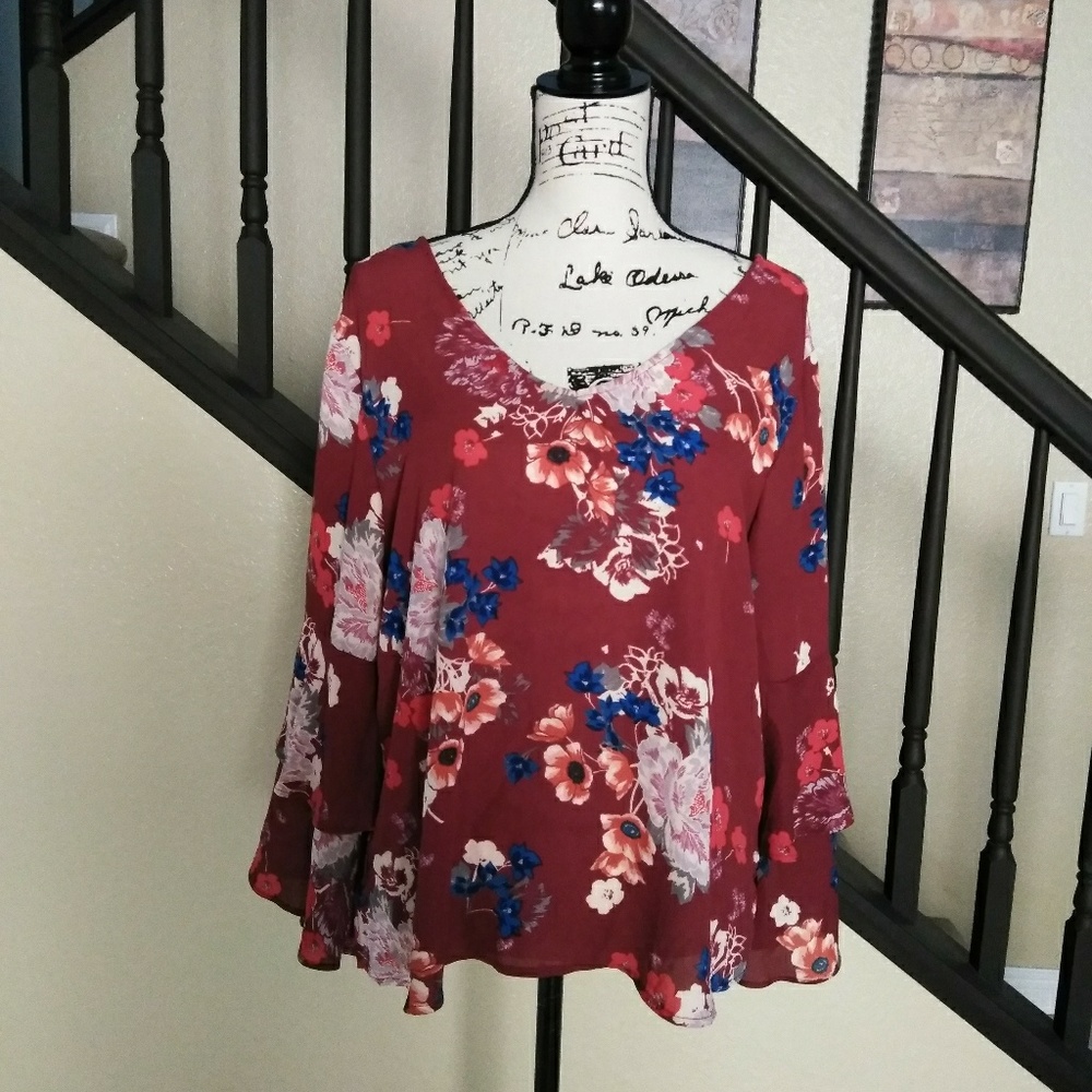 Floral bell sleeves top